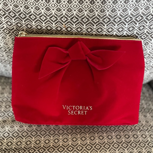 Victoria's Secret Handbags - NWT Victoria Secret Pouch